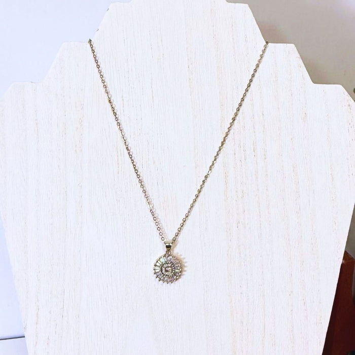 the-sis-kiss-mini-radiant-initial-necklace-silver-g