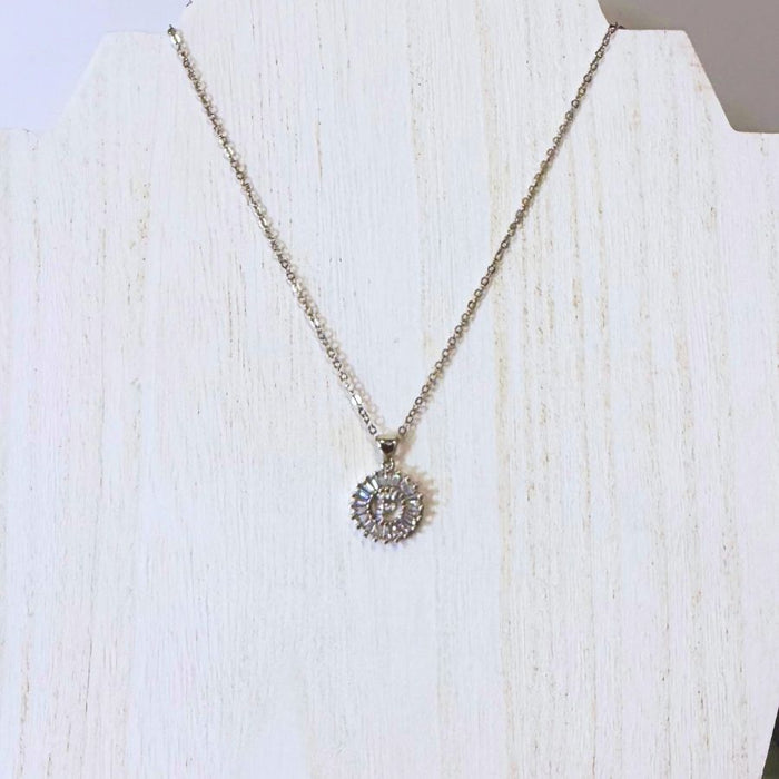 the-sis-kiss-mini-radiant-initial-necklace-silver-f