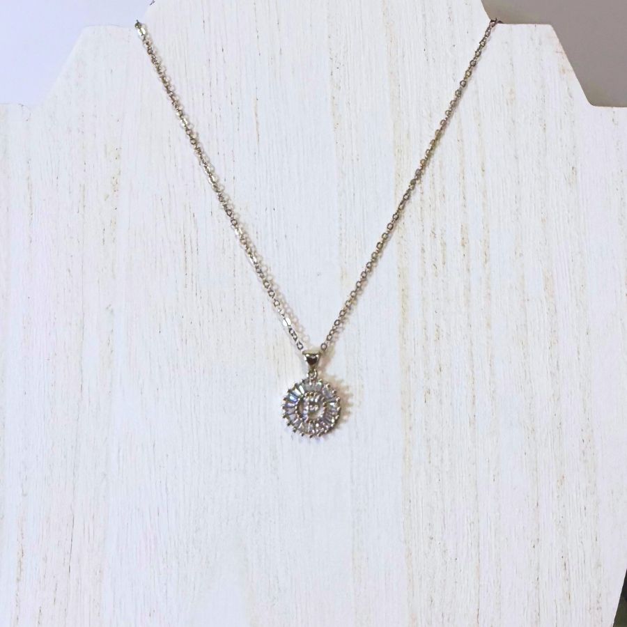 the-sis-kiss-mini-radiant-initial-necklace-silver-f