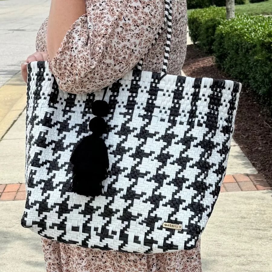 Black and White Houndstooth Playera Tote handbags Valerosa 