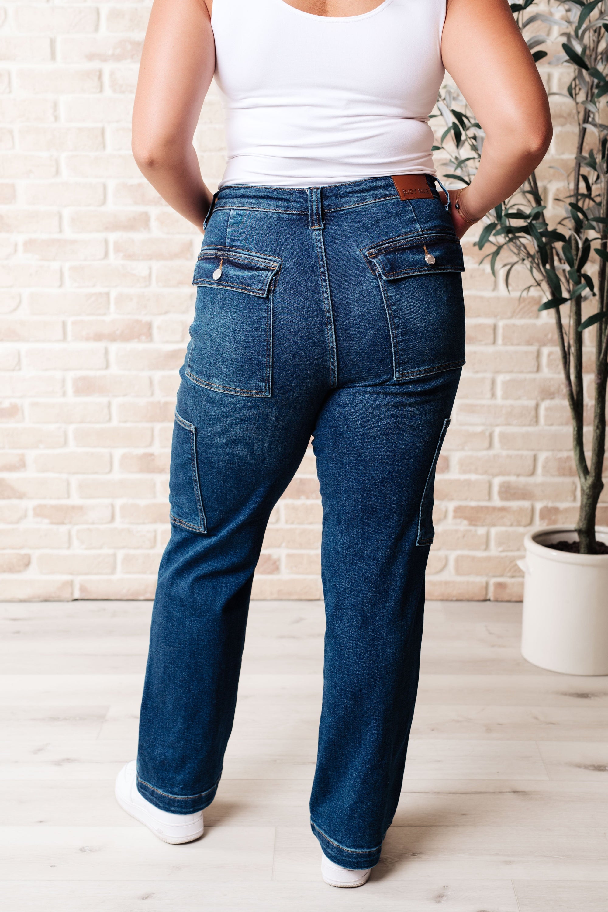 Leila High Rise Cargo Straight Jeans Womens Ave Shops 