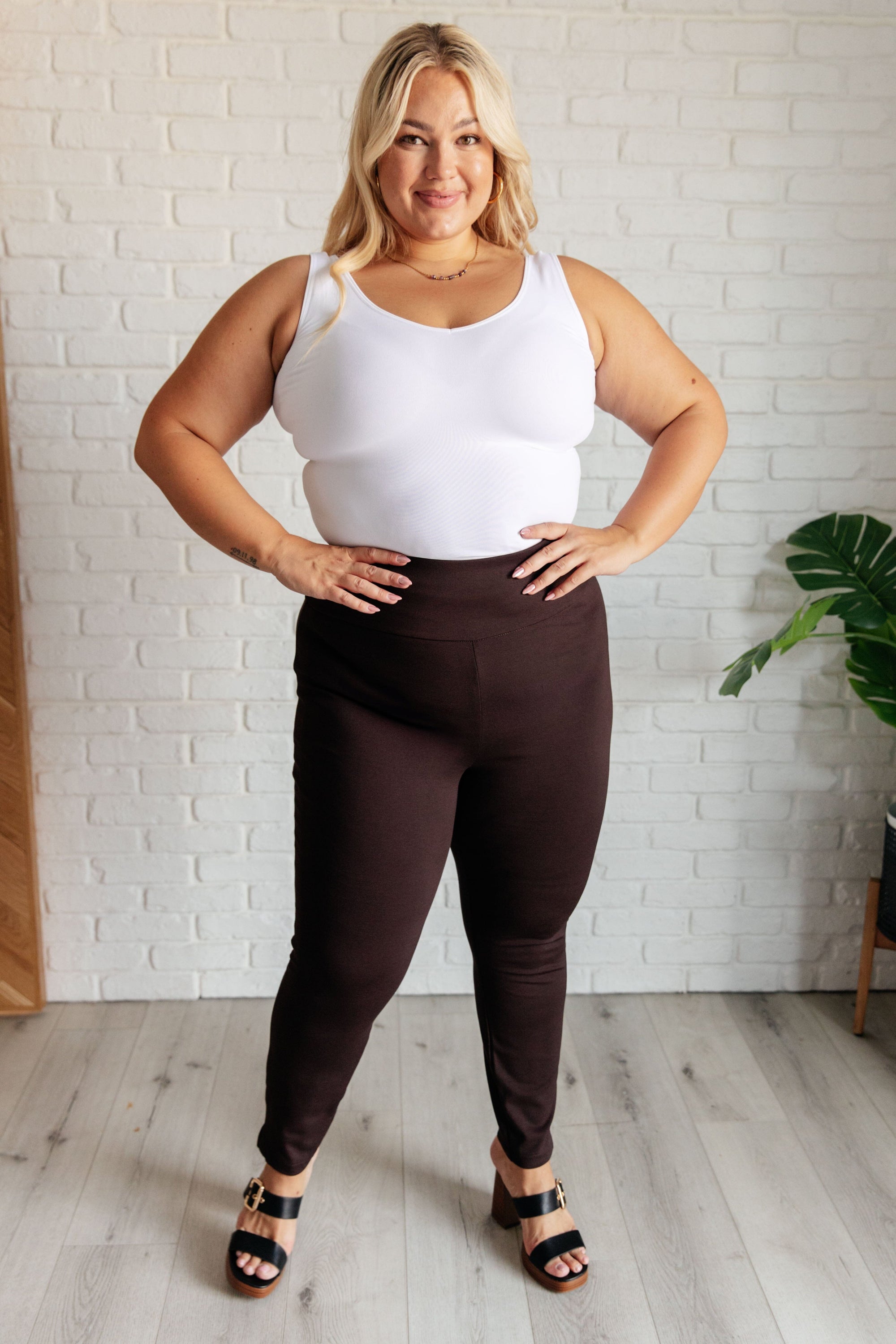 Magic Skinny 28" Pants in Chocolate Bottoms Ave Shops 