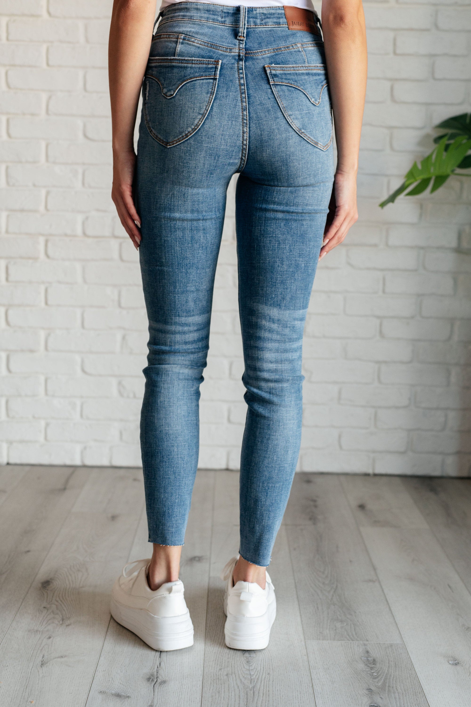 Nicole Tummy Control Skinny Jeans in Vintage Wash Denim Ave Shops 